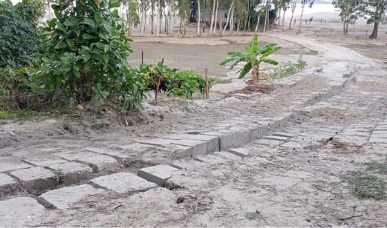 চিলমারীতে সিলগালা করা ৯ লাখ ঘনফুট বালু নিলাম ছাড়াই লুট