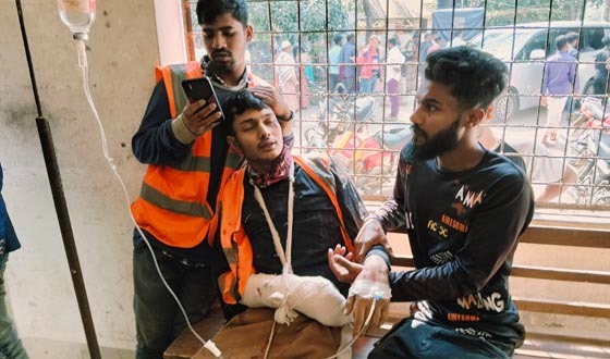 কলাপাড়ায় ফোরলেন সেতুর সাটার ভেঙ্গে পড়ে নিহত ১, আহত ১০