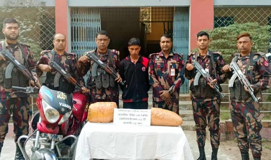 দৌলতপুরে মাদক ও চোরাচালানী পণ্যসহ আটক ২