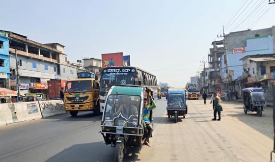 যানবাহনের চাপ রয়েছে ঢাকা-বগুড়া মহাসড়কে