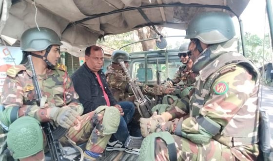 ধানের শীষে ভোট চাইতে গিয়ে সাবেক মেম্বার আটক