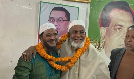 এক ফুলের মালায় পরাজিত ও নির্বাচিত সংসদ সদস্য
