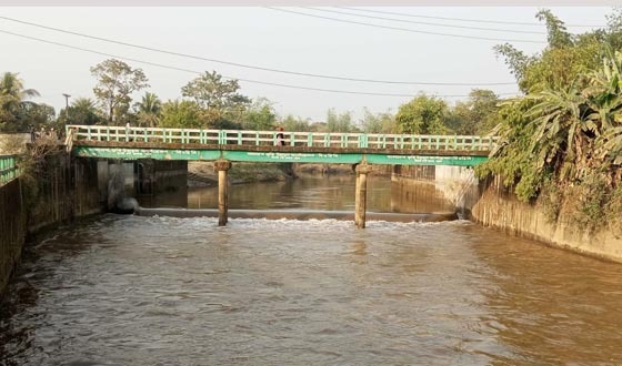 দোয়ারাবাজারে চিলাই নদীতে কোটি টাকার রাবার ড্যাম লিকেজ