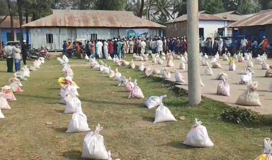 লক্ষ্ণীপুরে জামায়াতের ইফতার সামগ্রী বিতরণ