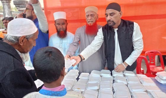 সৈয়দপুরে জামায়াতের পক্ষ থেকে ইফতার বিতরণ