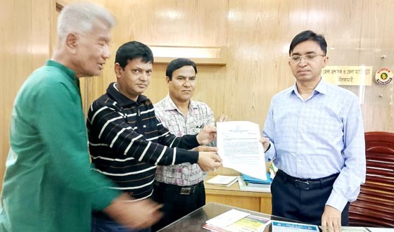বাজার তদারকি কাজে বাঁধার প্রতিবাদে ক্যাবের স্বারকলিপি প্রদান