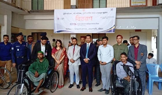 চট্টগ্রামের মানবিক ডিসির স্পর্শে বদলে গেল ২ প্রতিবন্ধীর জীবন