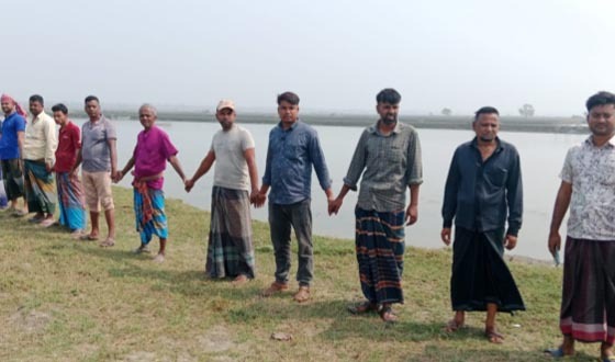 দরগাহপুরে জমির মালিকদের জমি ফেরৎ পেতে মানববন্ধন