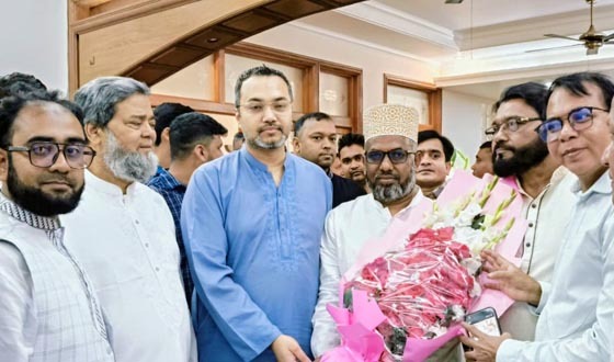 ড. মাহদী আমিনকে ঢাকাস্থ চাঁদপুর কল্যাণ ফাউন্ডেশনের শুভেচ্ছা