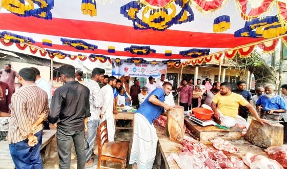 লালমনিরহাটে সাশ্রয়ী মূল্যে খাদ্যপণ্য বিক্রি শুরু