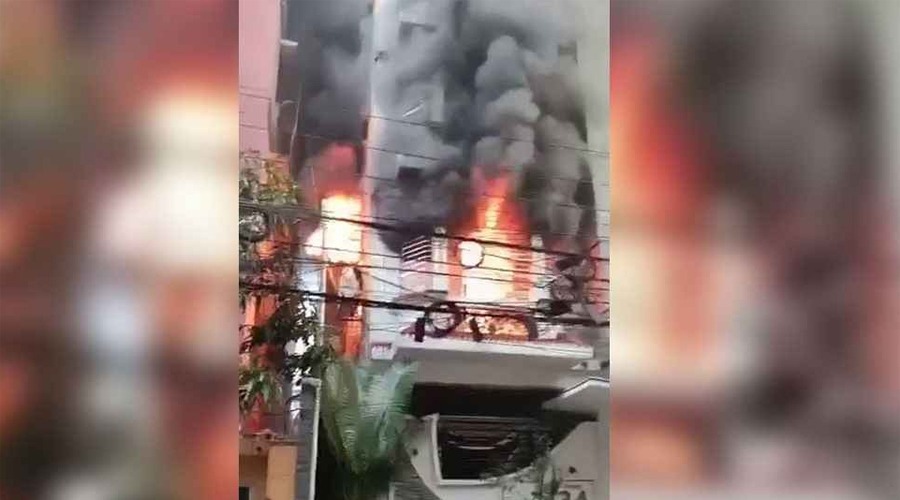 উত্তরায় সাততলা ভবনে ভয়াবহ আগুন, ৫ জনের মৃত্যু