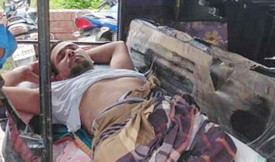দুই পা হারানো দন্ডিত আসামিকে কারাগারে প্রেরণ