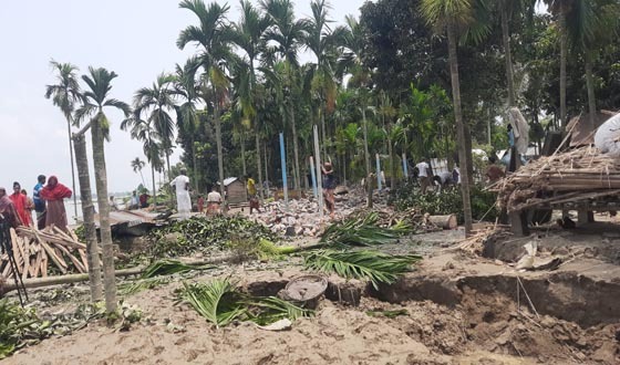 বন্যার পানি কমতেই কুড়িগ্রামে ভাঙনের থাবা, বিলীন বসতভিটা