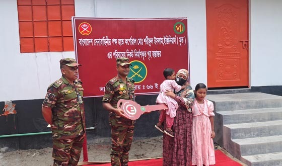 মৃত সেনা সদস্যের পরিবারকে ঘর নির্মাণ করে দিলো সেনাবাহিনী