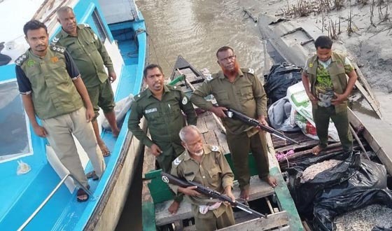 সুন্দরবনে নিষিদ্ধ সময়ে ১ মাসে ২৬ মামলায় ২৪ টি নৌকা আটক