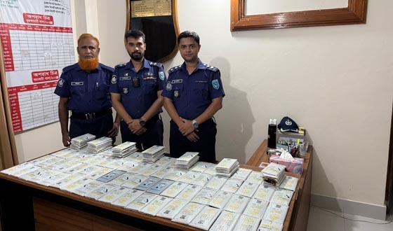 ভূরুঙ্গামারীতে ভারতীয় চোরাই মোবাইল ফোনের ডিসপ্লে জব্দ, আটক ১