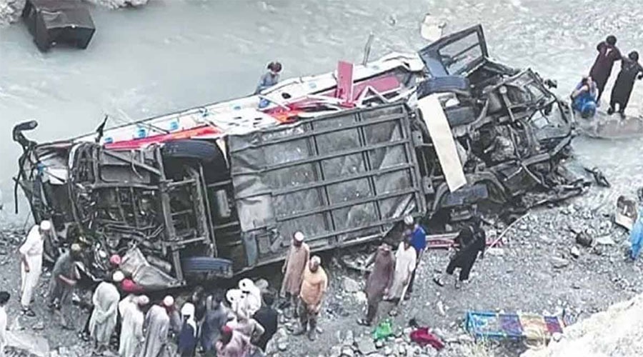 পাকিস্তানে বাস নিয়ন্ত্রণ হারিয়ে গভীর খাদে, নিহত ৪০