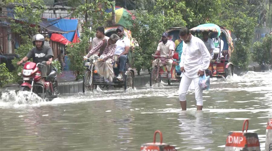 নানা উদ্যোগ আর বিপুল অর্থ ব্যয়েও দূর হচ্ছে না বৃষ্টিতে রাজধানীর জলাবদ্ধতা