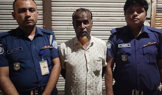 কুমিল্লায় ফুটপাতে নারী ধর্ষণের ঘটনায় অভিযুক্ত আটক
