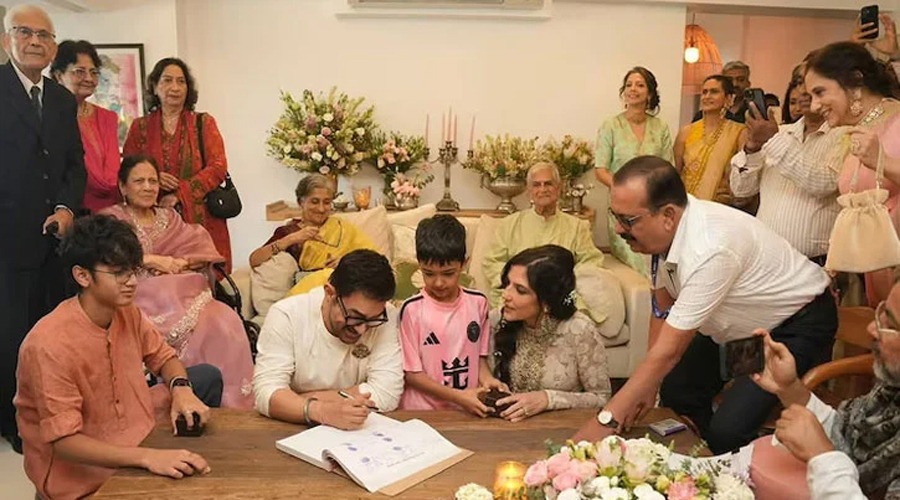 সন্তানদের সামনেই বিয়ের আনুষ্ঠানিকতা সারলেন আমির