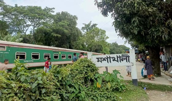 গফরগাঁওয়ে কমিউটার ট্রেনের ইঞ্জিন বিকল, দেড় ঘন্টা পর স্বাভাবিক