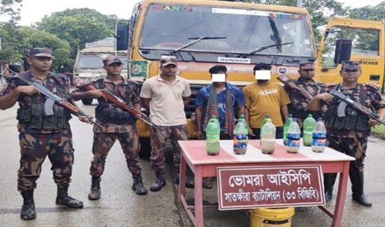 সাতক্ষীরা সীমান্তে ৬৬ লক্ষাধিক টাকার মালামালসহ আটক ২