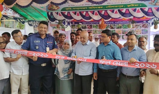 দৌলতপুরে এমপি বাচ্চু মোল্লার বৃক্ষরোপণ