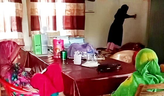 শিক্ষার্থীকে দিয়ে শরীর ম্যাসাস করার অপরাধে প্রধান শিক্ষিককে শোকজ