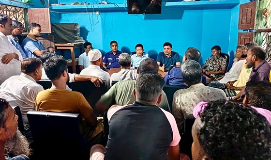মাদকমুক্ত করতে গ্রামবাসীর উদ্যোগে কমিটি গঠন নারী মাদক ব্যবসায়ীকে পুলিশে সোপর্দ