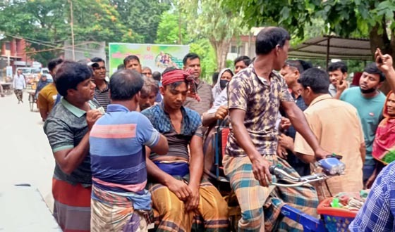 মেহেরপুরের গাংনীতে ট্রলি উল্টে নিহত ১, আহত ১০