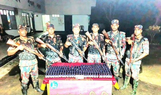 গোমস্তাপুরে ভারতীয় সিরাপ ও মোবাইল ফোন জব্দ