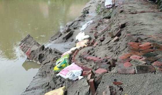 মির্জাপুরে প্রবল বর্ষনে চলাচলের সড়ক বিধ্বস্ত জনচলাচলে দূর্ভোগ