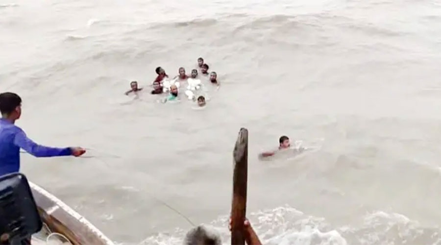 উত্তাল সাগর: পটুয়াখালীতে ৩ ট্রলারডুবিতে নিখোঁজ ১৩ জেলে