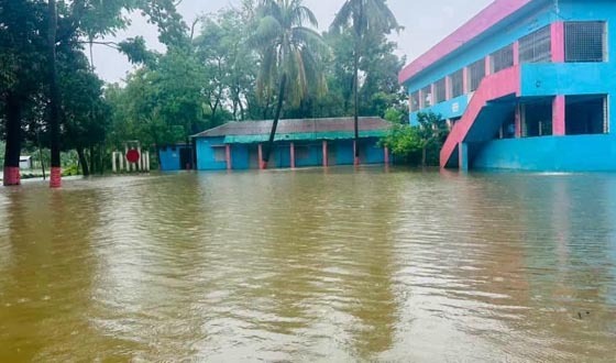 পাহাড়ি ঢল ও টানা বর্ষণে প্লাবিত চকরিয়া-মাতামুহুরী ও পেকুয়া