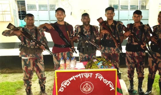দৌলতপুর সীমান্তে ভারতীয় মাদকদ্রব্য ও চোরাচালানী পন্য উদ্ধার