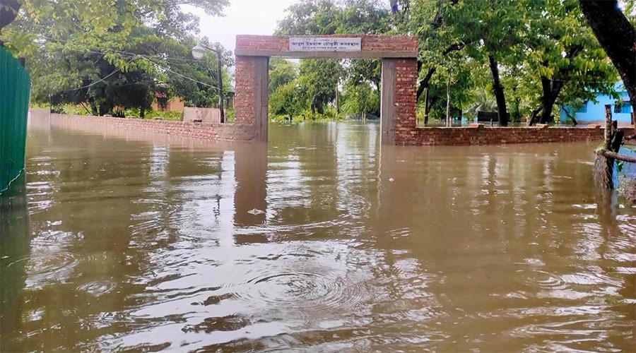 চট্টগ্রামে পাহাড়ধস ও ঢলের পানি: ৫ দিনে ৩৩ মৃত্যু, পানিবন্দি লাখো মানুষ