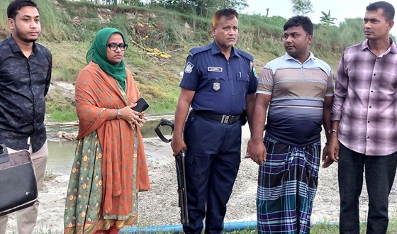 বাঘায় অবৈধভাবে বালু উত্তোলনের অভিযোগে জরিমানা