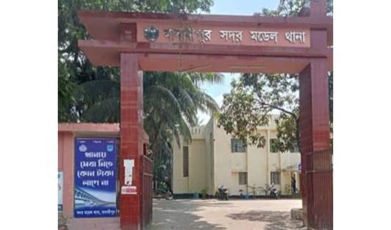 মাদারীপুর সদর থানার গ্রিল ভেঙে পালিয়ে গেলেন নারী আসামি