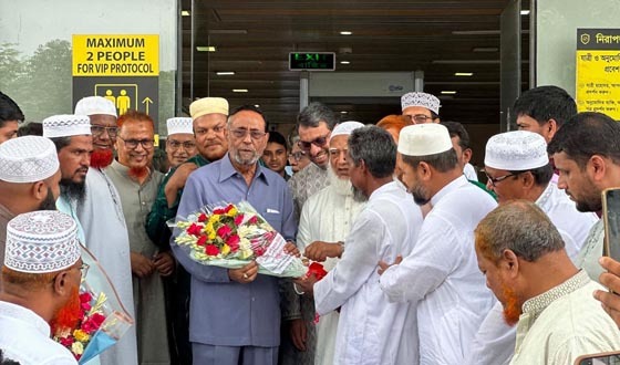 পুর সমাবেশে যোগ দিতে সৈয়দপুর বিমানবন্দরে জামায়াত আমীর