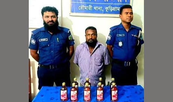 বিপুল পরিমাণ মাদকসহ কারবারি আটক