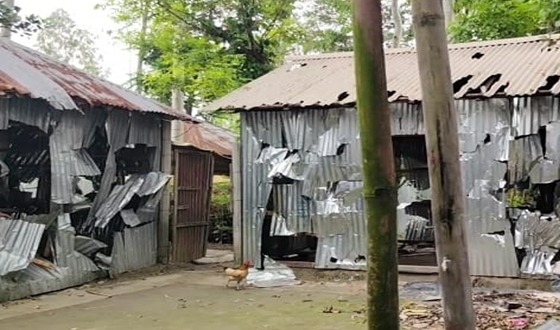রাজারহাটে ইউপি সদস্যের বিরুদ্ধে হামলা-লুটপাটের অভিযোগ