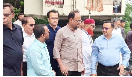 ভালুকায় কুমির খামার পরিদর্শন করলেন প্রাণিসম্পদ প্রতিমন্ত্রী