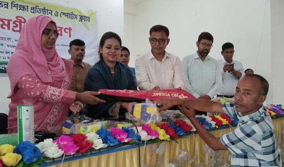 শেরপুরে শক্ষা প্রতিষ্ঠান ও স্পোর্টস ক্লাবে ক্রীড়া সামগ্রী বিতরণ