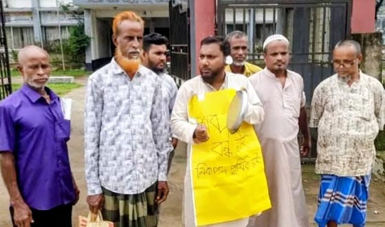শেরপুরে কলেজ শিক্ষকের শব্দ দূষণের অভিনব প্রতিবাদ
