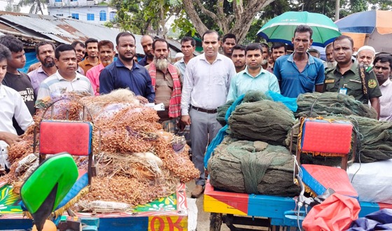 রাণীনগরে ১০হাজার মিটার নিষিদ্ধ জাল জব্দ-জরিমানা