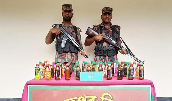 বিরল সীমান্তে দেশি মদ উদ্ধার