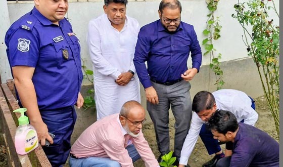 ঘনবসতি বাড়ছে, সচেতন হতে হবে: ডিসি জিয়াউর রহমান