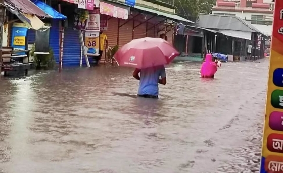 কালিয়াকৈরে জলবদ্ধতায় লক্ষাধিক লোক পানিবন্দি