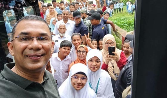 সেলফিতে বন্দী হলো বাবুগঞ্জের একঝাঁক শিক্ষার্থীর স্বপ্ন
