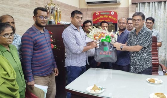 আশাশুনি স্বাস্থ্য কমপ্লেক্সে ক্যাশিয়ারের বিদায় সংবর্ধনা